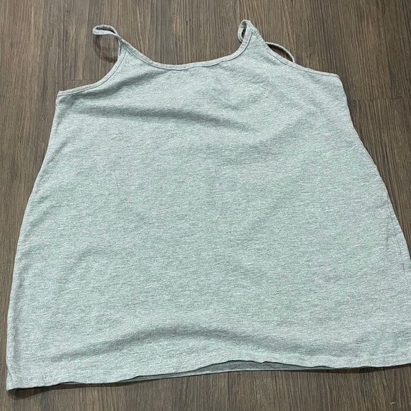 Bundle of 8 maternity tank tops - Picture 3 of 9